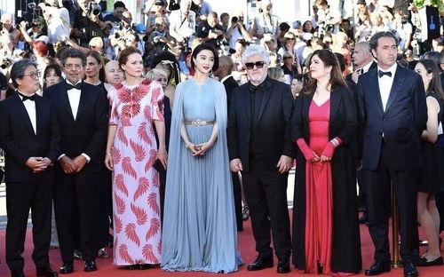 男女主娱乐圈吃瓜文,男主女主的甜蜜瓜田